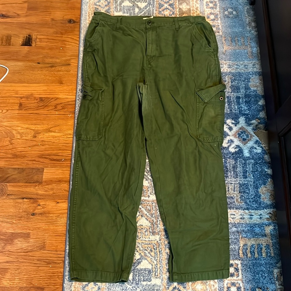 Baggy Straight Cargo Pants in Army Green